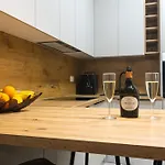 Luxury Poolside Oasis Split 公寓 特罗吉尔