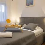 公寓 Luxury Poolside Oasis Split