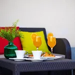 Luxury Poolside Oasis Split 公寓 特罗吉尔