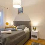 Luxury Poolside Oasis Split * 特罗吉尔