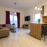 公寓 Luxury Poolside Oasis Split 特罗吉尔