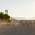 公寓 Luxury Poolside Oasis Split *