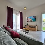 Luxury Poolside Oasis Split *