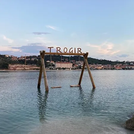 Luxury Poolside Oasis Split