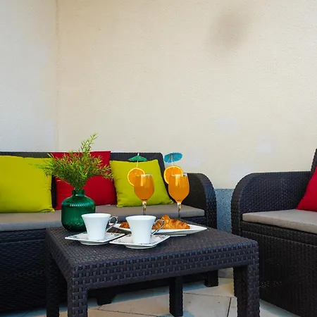 Luxury Poolside Oasis Split *