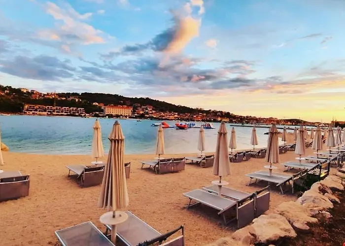 Luxury Poolside Oasis Split Appartement Trogir