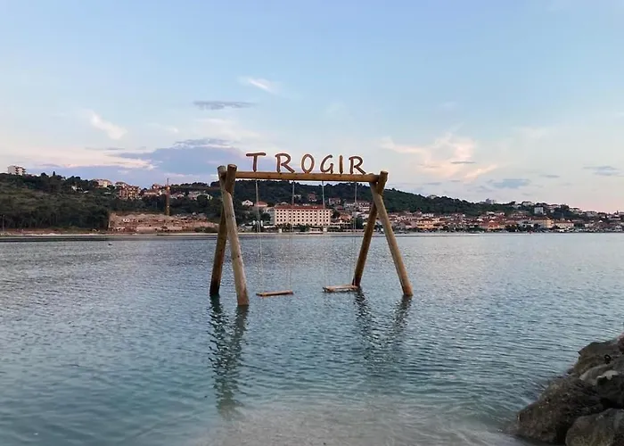 Luxury Poolside Oasis Split