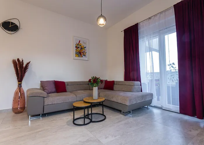 Appartement Luxury Poolside Oasis Split