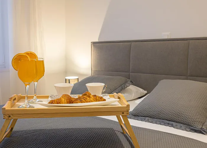 Luxury Poolside Oasis Split Appartement