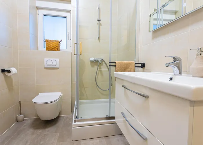 Appartement Luxury Poolside Oasis Split *