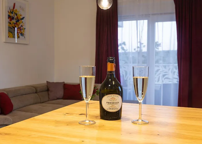 Luxury Poolside Oasis Split Appartement