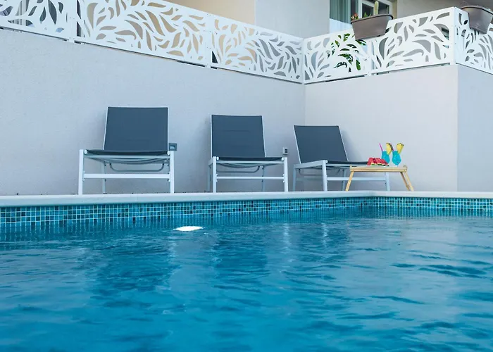 Appartement Luxury Poolside Oasis Split *