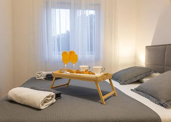 Appartement Luxury Poolside Oasis Split