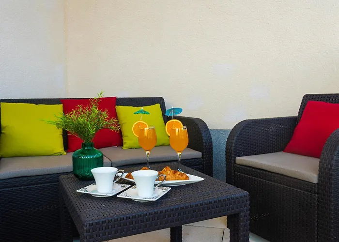 Luxury Poolside Oasis Split Appartement