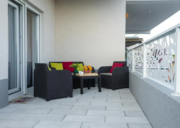 Luxury Poolside Oasis Split