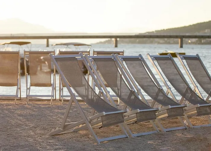 Luxury Poolside Oasis Split Appartement *