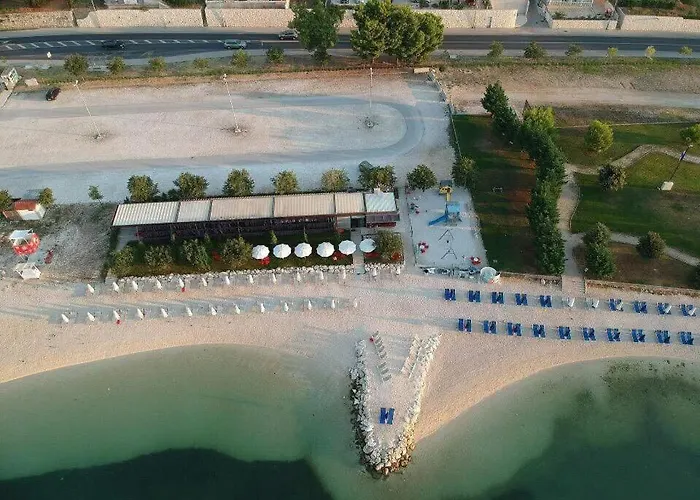 Luxury Poolside Oasis Split Appartement