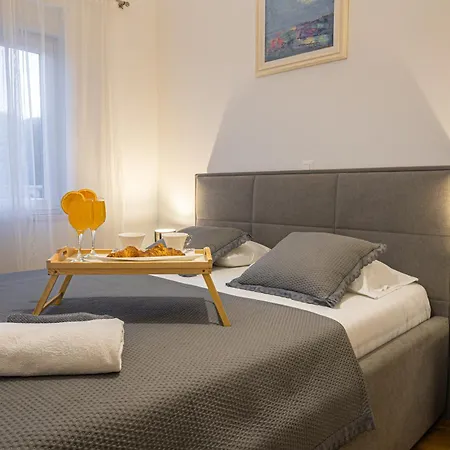 Apartamento Luxury Poolside Oasis Split