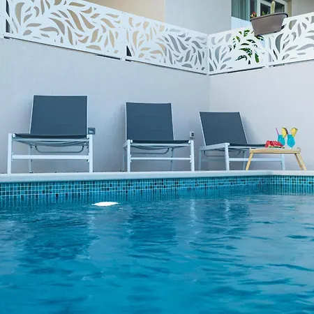 Apartamento Luxury Poolside Oasis Split *