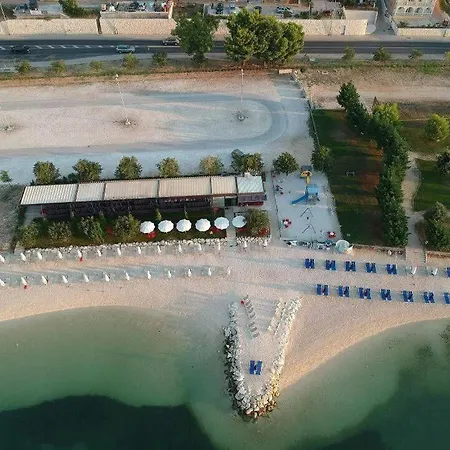 Luxury Poolside Oasis Split Apartamento